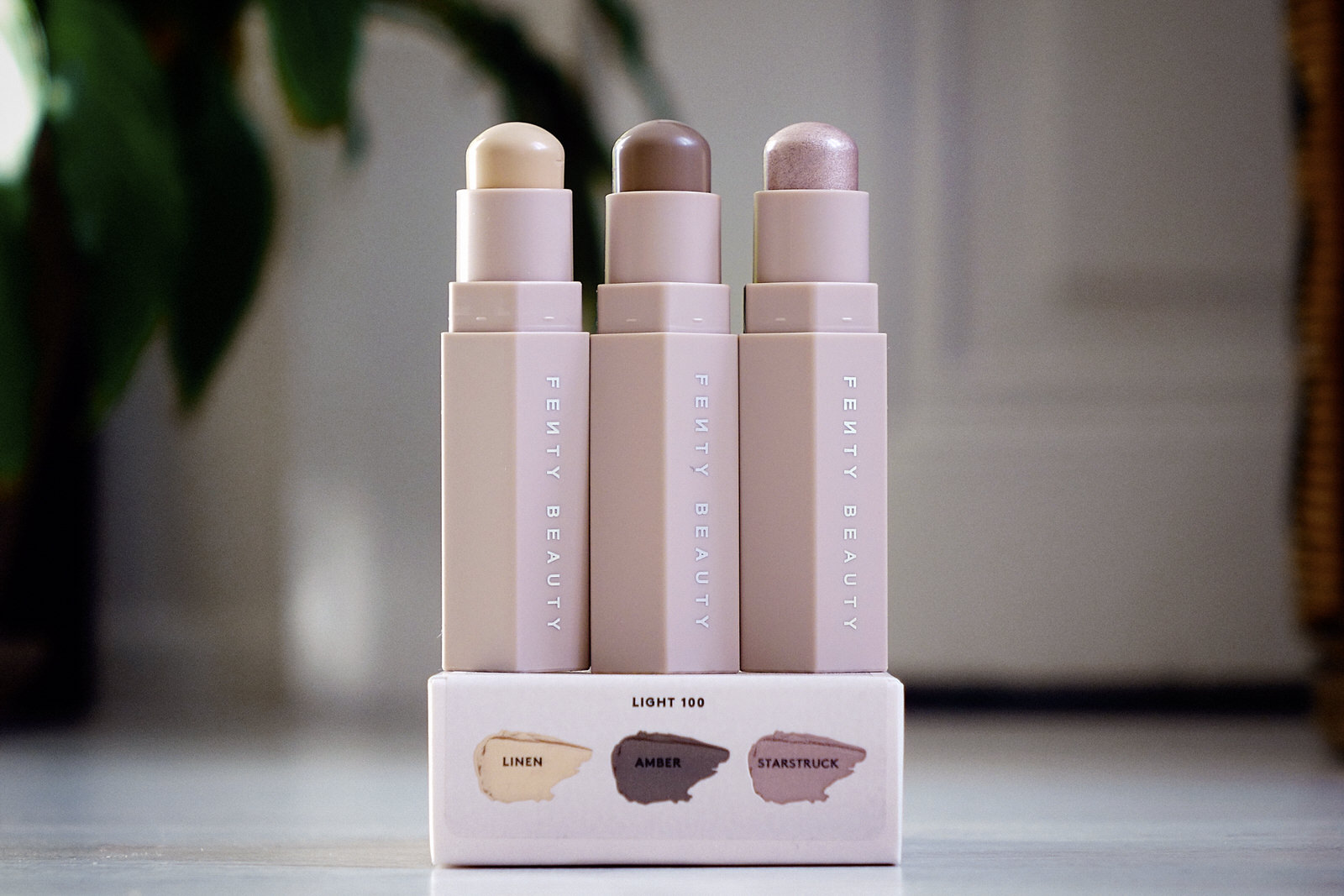 Faire son contouring avec les sticks Fenty Beauty ...