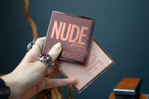 Test + swatches des palettes Nude de Huda Beauty - light et rich