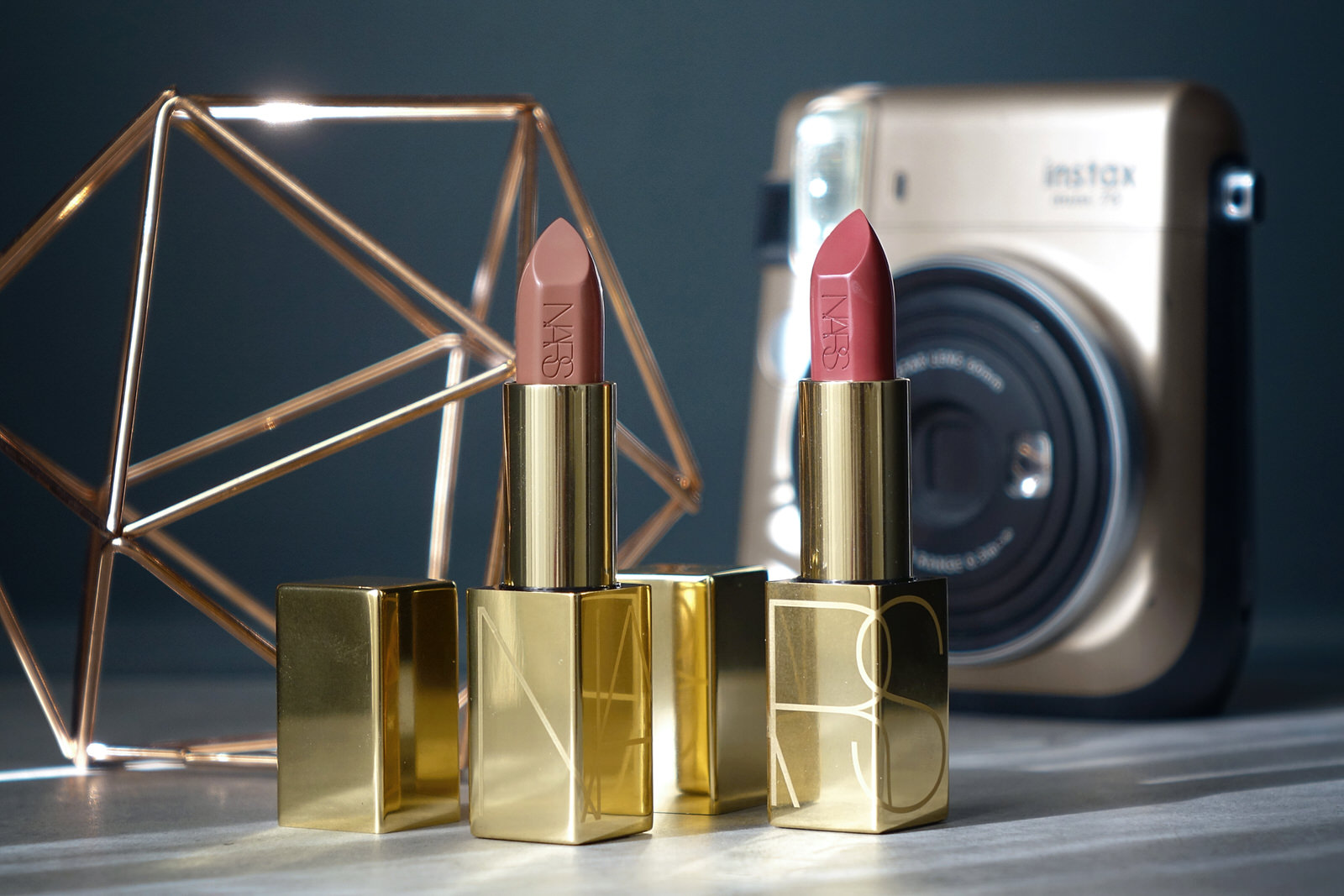 Audacious Lipstick de Nars, la nouveauté dorée de 2021