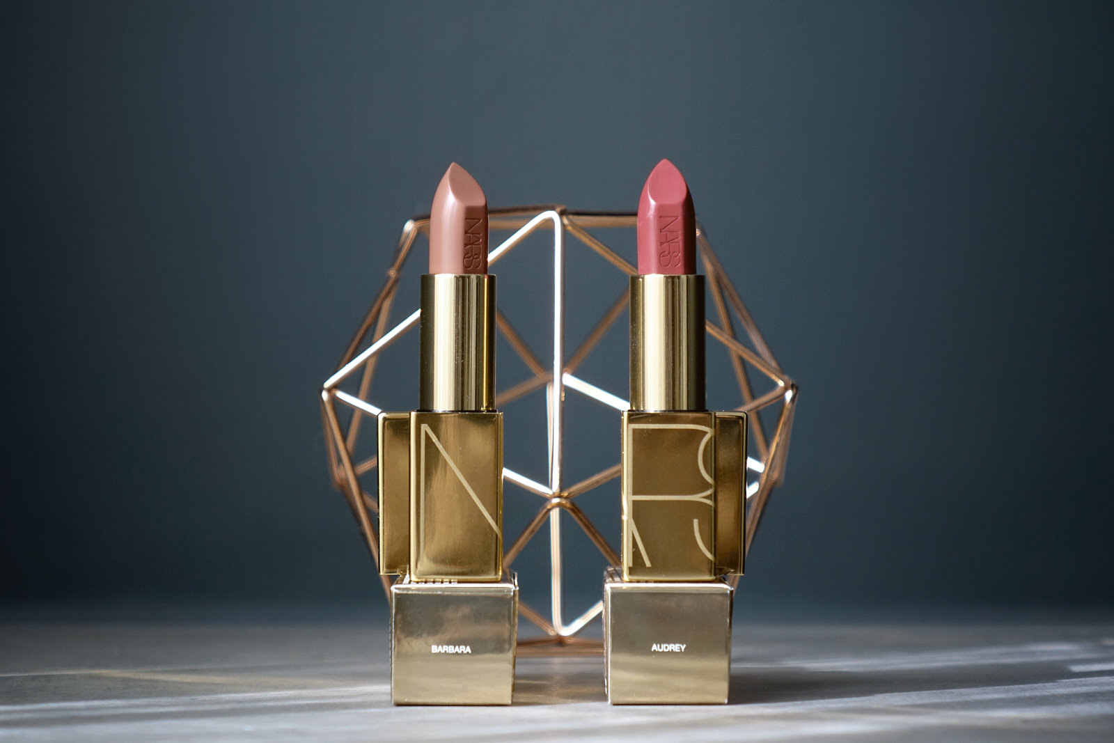 Audacious Lipstick de Nars, la nouveauté dorée de 2021