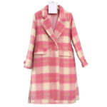 Le manteau rose à carreaux de Karine Lemarchand
