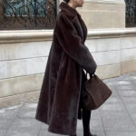 Les looks de Karine Le Marchand dans l'amour est dans le pré