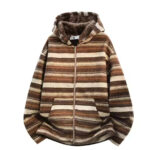 Les looks de Karine Le Marchand dans l'amour est dans le pré