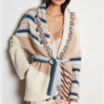 Les looks de Karine Le Marchand dans l'amour est dans le pré