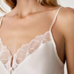 Les looks de Karine Le Marchand dans l'amour est dans le pré