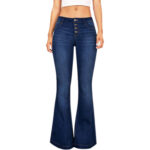 Les looks de Karine Le Marchand dans l'amour est dans le pré - le jean à boutons dorés