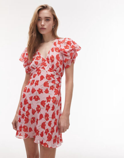 Les looks de Karine Le Marchand dans l'amour est dans le pré - la robe à fleurs