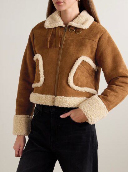 Les looks de Karine Le Marchand dans l'amour est dans le pré - la veste aviateur