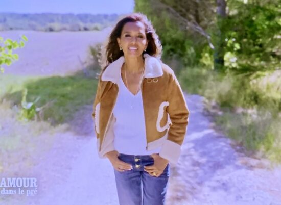 Les looks de Karine Le Marchand dans l'amour est dans le pré - la veste aviateur