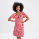 Les looks de Karine Le Marchand dans l'amour est dans le pré - la robe à fleurs