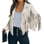 Les looks de Karine Le Marchand dans l'amour est dans le pré - la veste à franges